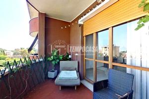 TRILOCALE CON DOPPIO BALCONE E BOX