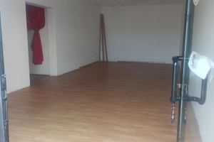 Locale fronte strada - vetrina visibile dalla SS16