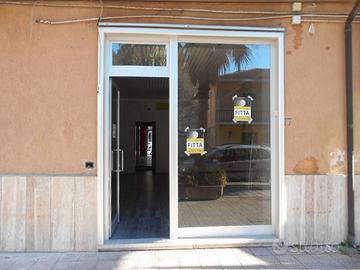 Agropoli - via Pio X, locale commerciale ristruttu