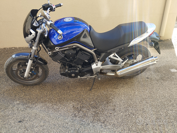 Moto Yamaha BT 1100