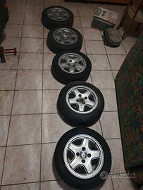 Cerchi originali Peugeot 106 con relativi bulloni.