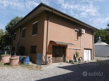 Immobile in asta di 304 m² con 4 locali e box auto