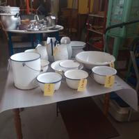 Oggetti in metallo smaltato