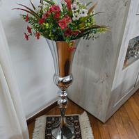 vaso a coppa elegante  con fiori