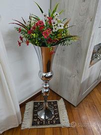 vaso a coppa elegante  con fiori