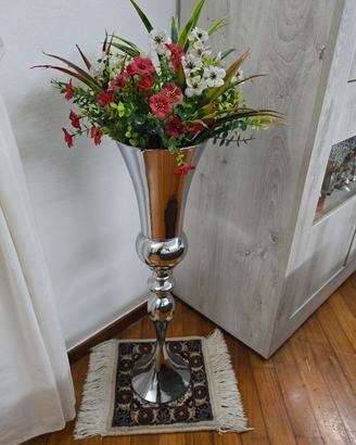 vaso a coppa elegante  con fiori