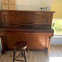 Pianoforte muro solo arredo