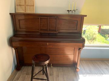 Pianoforte muro solo arredo