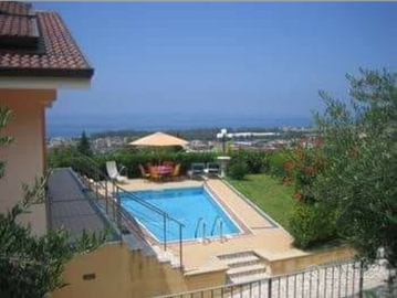 Villa singola con piscina, giardino, vista mare