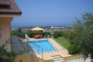 Villa singola con piscina, giardino, vista mare