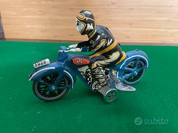 Riproduzione uomo in moto