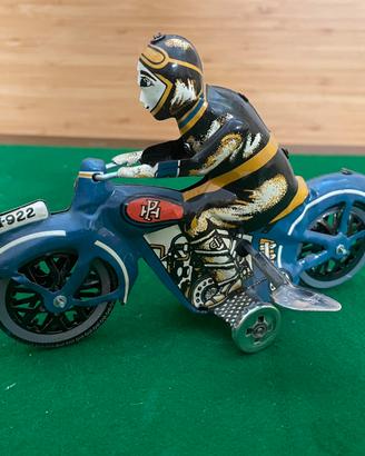 Riproduzione uomo in moto