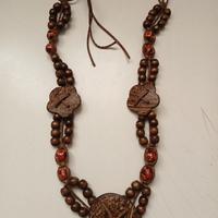 Collana etnica in legno e semi