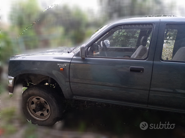 Pick up Toyota hilux doublecab con cassone