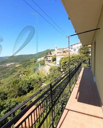 Casa indipendente di 300 m² con più di 5 locali a 
