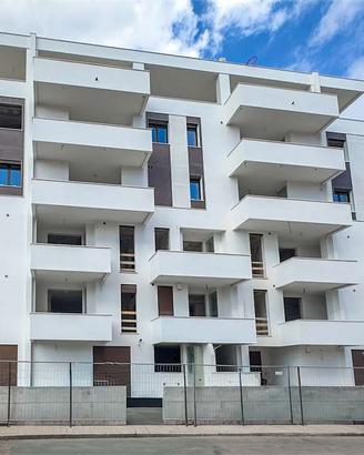 Attico con terrazza solarium e piscina