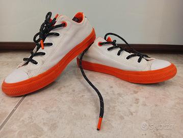 converse All Star bianche e arancioni 