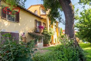 Villa di 292 m² con più di 5 locali a Montevarchi