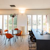 Tavolo rotondo Riflessi e 4 sedie Calligaris