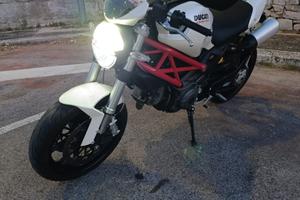 Ducati Monster 796+ depotenziata
