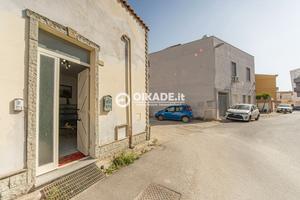 Quadrivano indipendente con cortile - Monserrato