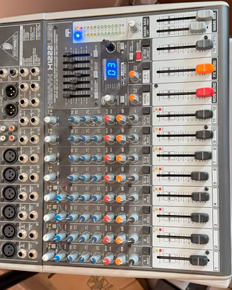 Mixer Behringer  Xenyx X1222USB