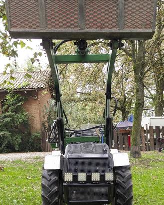 Trattorino 4x4 con pala e carrello idraulico