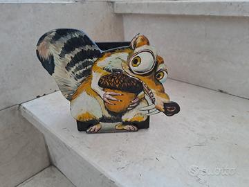 Portapenne Scrat in legno dipinto a mano. 