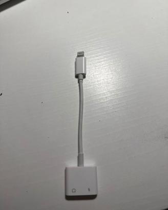 cavo per sentire la musica e caricare il telefono