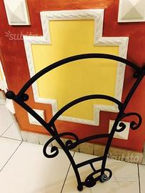 Griglia a muro per abiti in ferro pieno lavorato