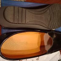 scarpe mocassino di vernice nera 