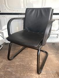 Coppia di poltroncine in pelle nera