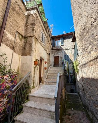 Anagni: appartamento con terrazzo