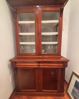 Credenza con alzata inglese