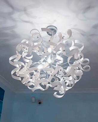 lampadario con riccioli in vetro