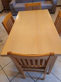 Tavolo allungabile e 4 sedie