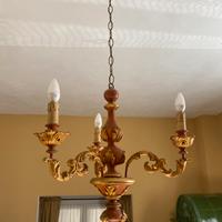 Antico lampadario in legno