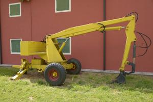 Caricatore/escavatore trainato