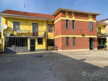 VIGEVANO VIC.: CASA INDIP. AMPIA METRATURA BOX E G