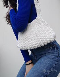 Borsa donna a uncinetto con manico