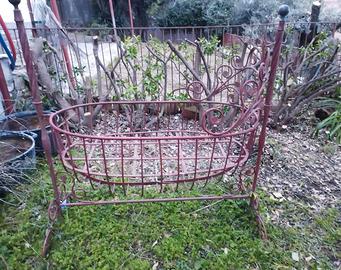 culla in metallo antica