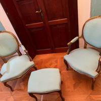 Coppia di antiche poltrone e pouf Luigi XVI