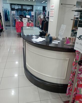 Vendita arredamento negozio di abbigliamento