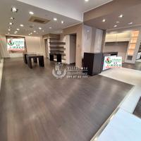 Locale Commerciale di 153 mq Arredato