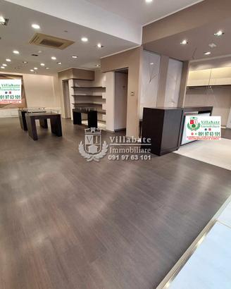 Locale Commerciale di 153 mq Arredato