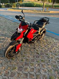 Hyperstrada 821