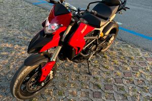 Hyperstrada 821