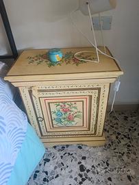 armadietto multiuso dipinto a mano 