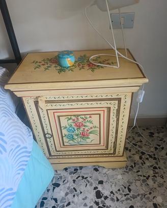 armadietto multiuso dipinto a mano 