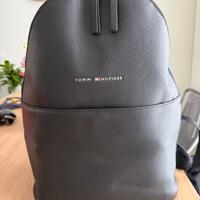 Zaino Tommy Hilfiger Nero – Elegante e Funzionale